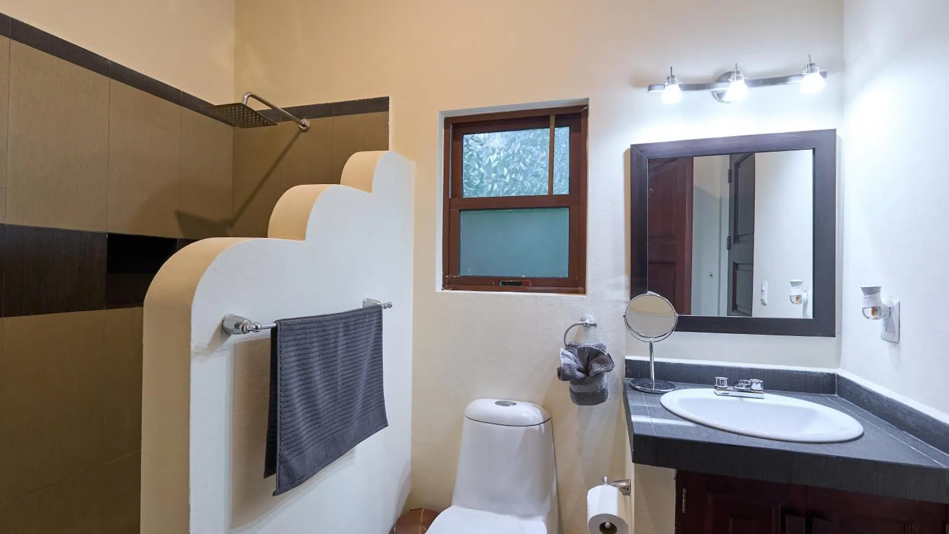 Spacious And Stylish Vacation Home For 8 With Private Pool And Large Terrace Playa del Carmen Holiday home