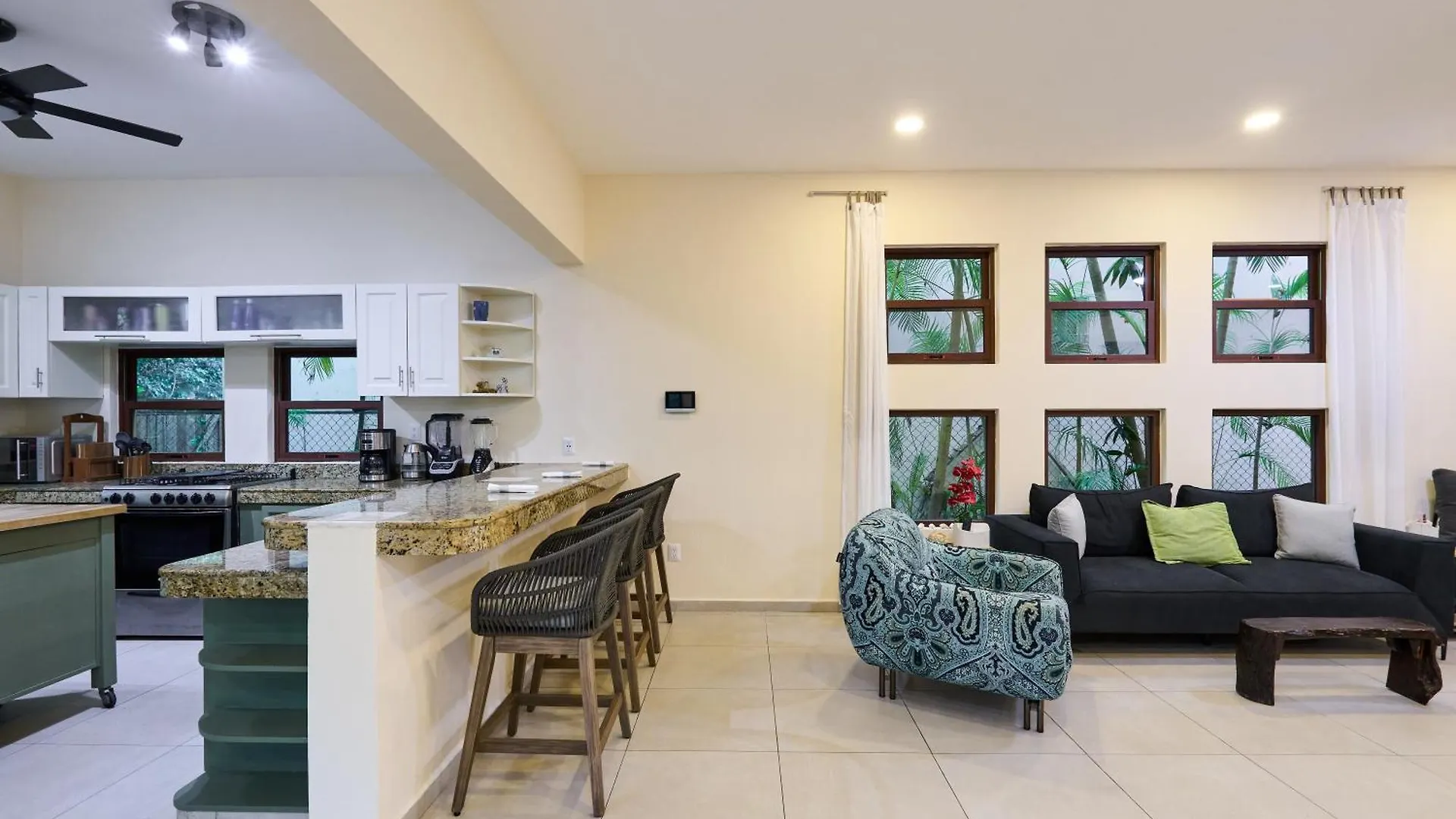 Spacious And Stylish Vacation Home For 8 With Private Pool And Large Terrace Playa del Carmen