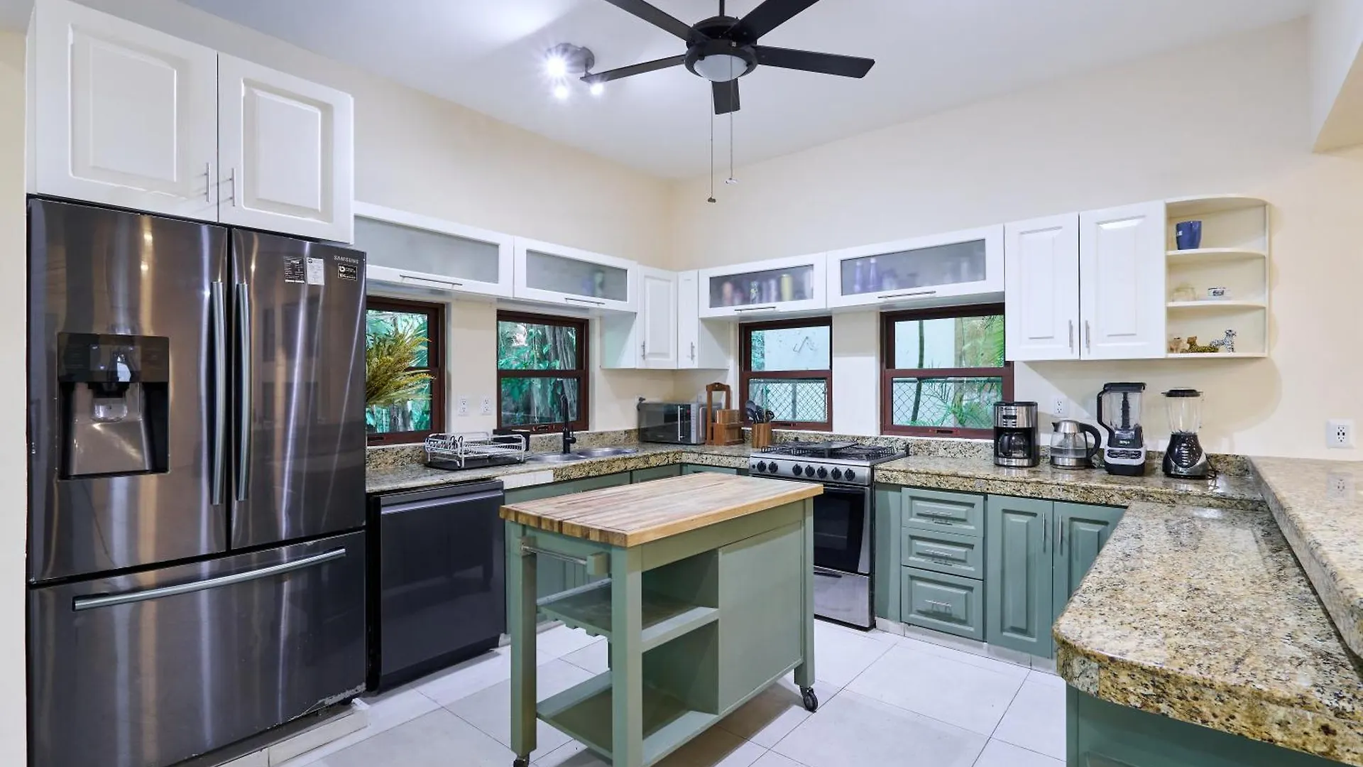 Spacious And Stylish Vacation Home For 8 With Private Pool And Large Terrace Playa del Carmen Mexico
