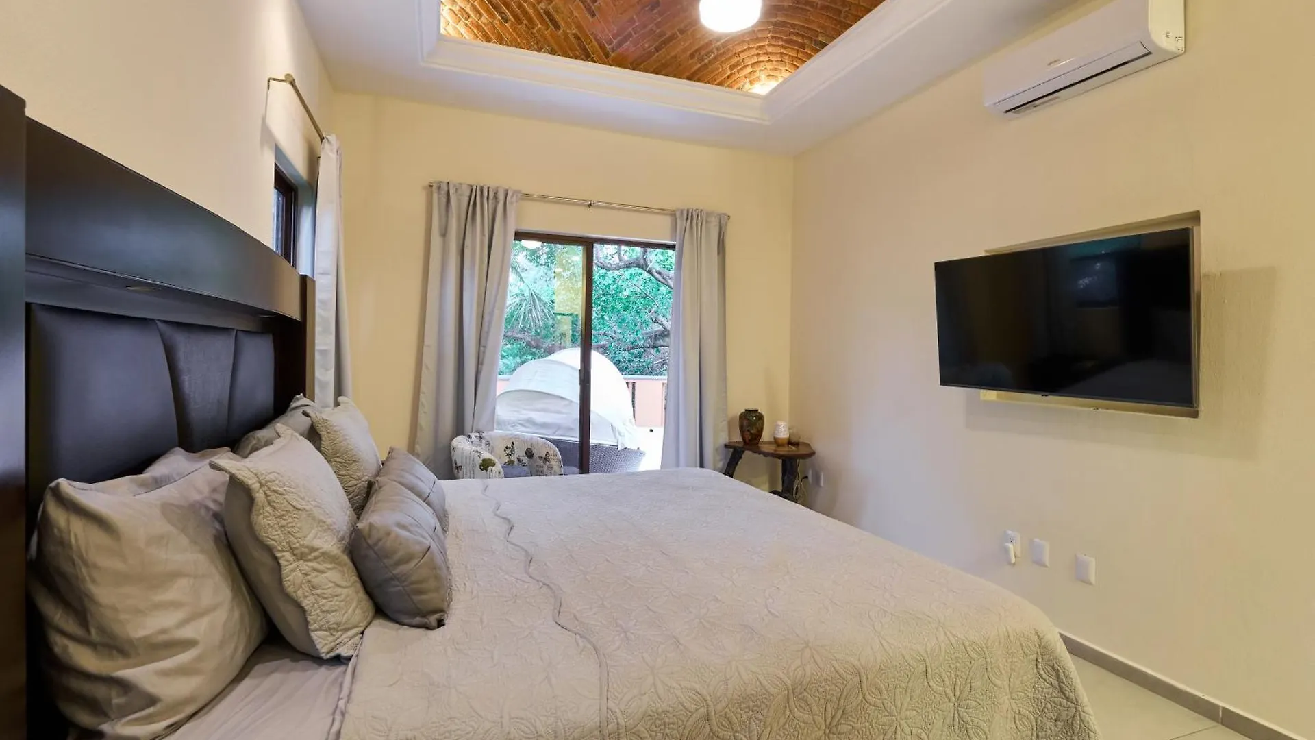Spacious And Stylish Vacation Home For 8 With Private Pool And Large Terrace Playa del Carmen
