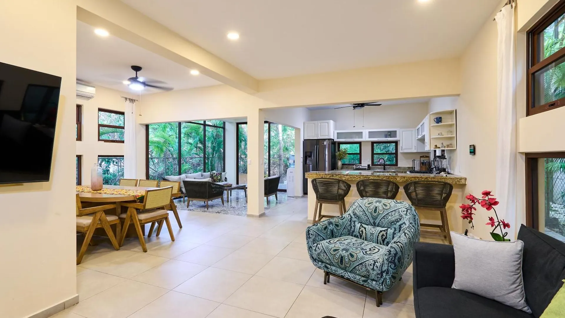 Spacious And Stylish Vacation Home For 8 With Private Pool And Large Terrace Playa del Carmen Holiday home