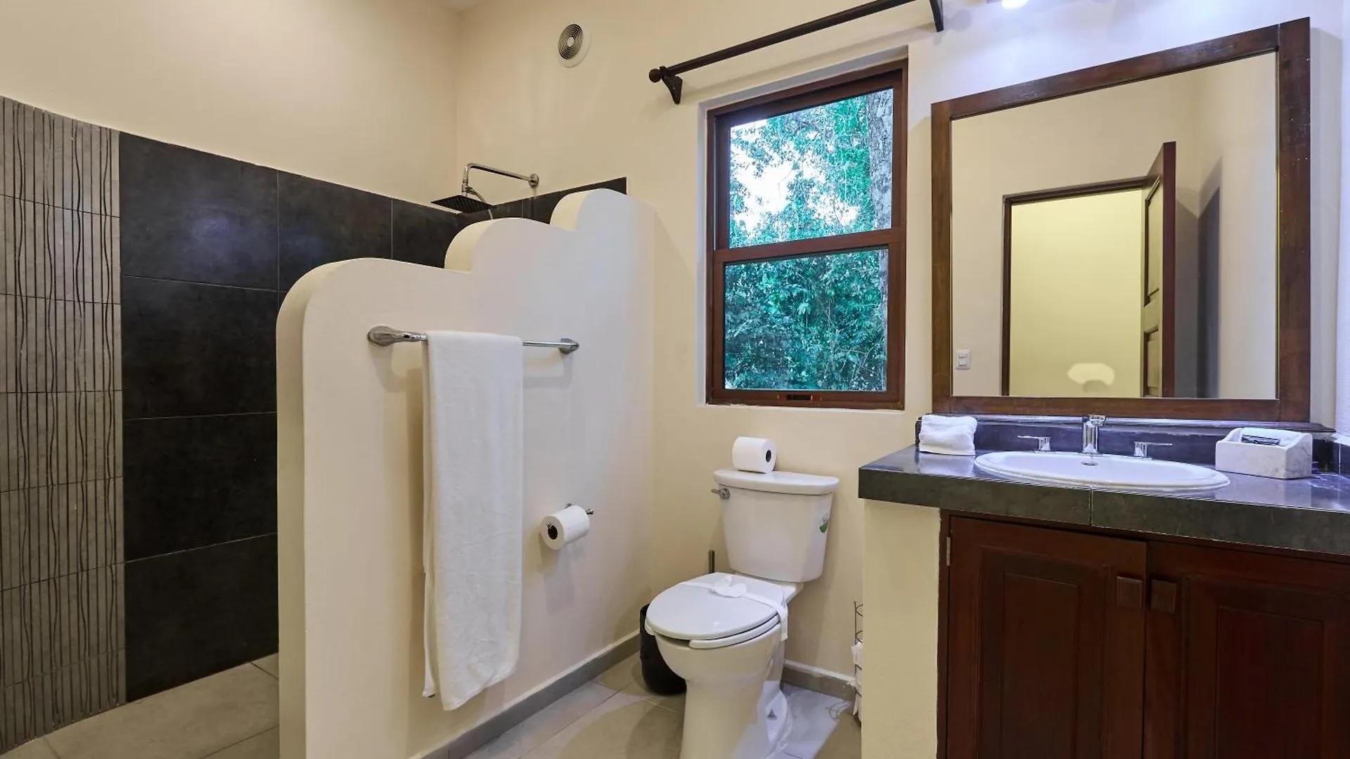Spacious And Stylish Vacation Home For 8 With Private Pool And Large Terrace Playa del Carmen