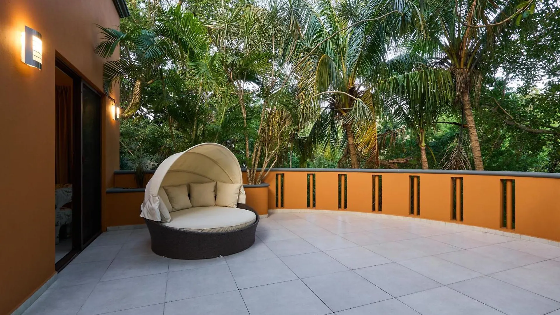 Spacious And Stylish Vacation Home For 8 With Private Pool And Large Terrace Playa del Carmen Mexico