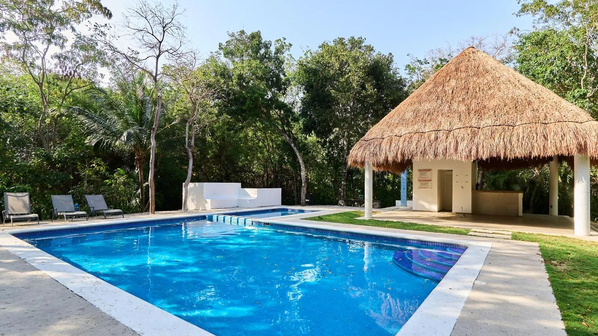 Spacious And Stylish Vacation Home For 8 With Private Pool And Large Terrace Playa del Carmen Holiday home